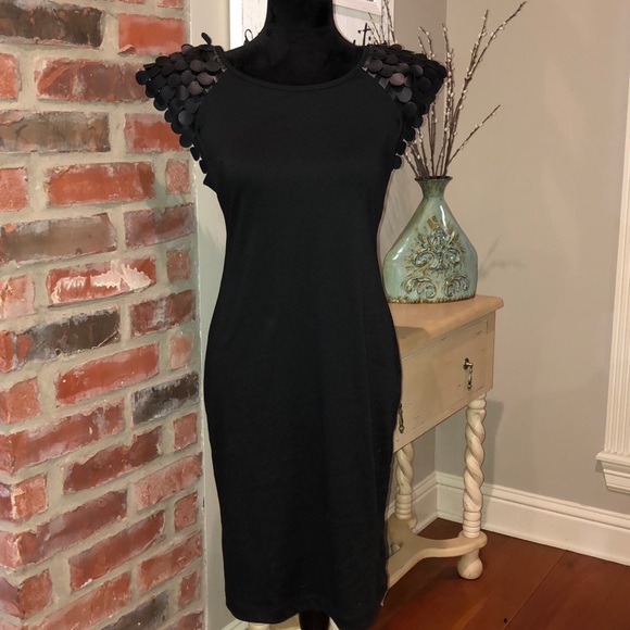 COPY - Bisou Bisou Dress - Picture 1 of 8